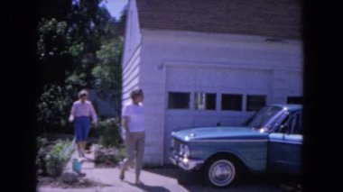 kadın ve dachshund köpek