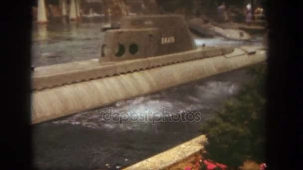 Mini submarines in amusement park — Stock Video