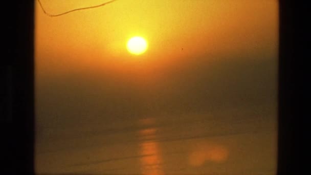 Piękny zachód słońca i morze — Wideo stockowe