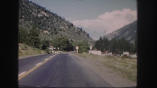 POV od auta na horské silnici — Stock video