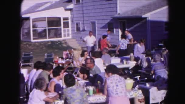 People eating at picnic — Stock Video