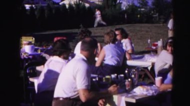 piknikte yemek insanlar