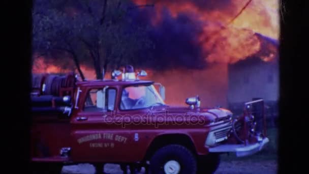 Großbrand zerstört Haus komplett — Stockvideo