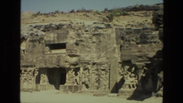 Edificios tallados en rocas — Vídeos de Stock