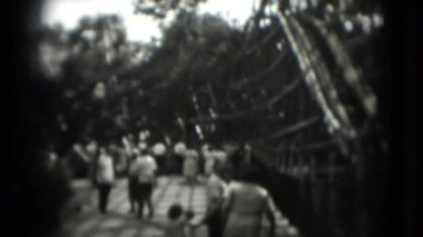 Demiryolu cazibe görünümünü gözlemleyerek