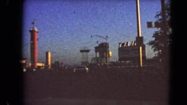 Yol ve sokak görünümü gözlemleyerek