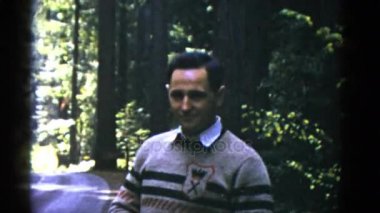 yolda duran adam