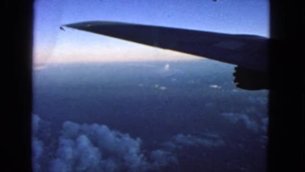 Вид на плоске крило і хмари — стокове відео