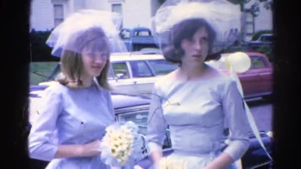 Подружки невесты в голубых платьях — стоковое видео