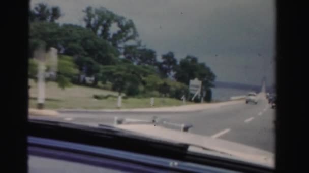 Οδήγηση αυτοκινήτου στο δρόμο — Αρχείο Βίντεο