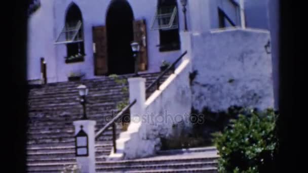 Igreja branca com escadas — Vídeo de Stock