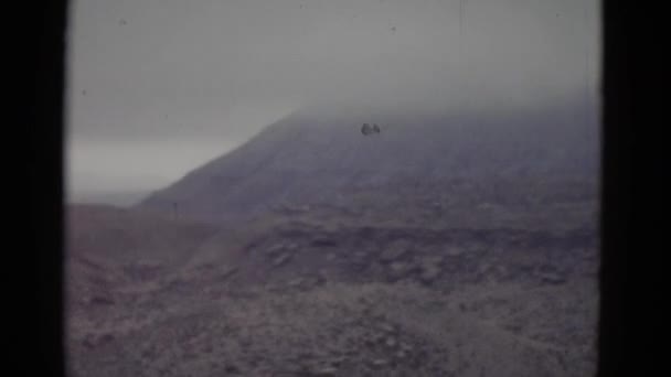Θέα ομιχλώδη βουνά — Αρχείο Βίντεο