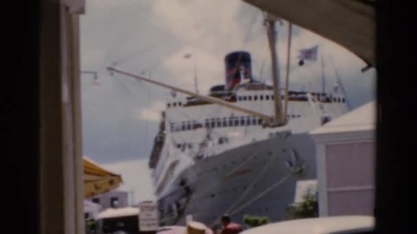 Enorme barco en reposo — Vídeos de Stock