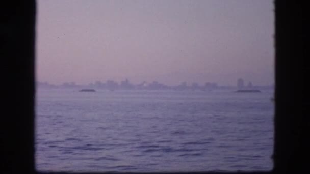 Observación de la vista del mar y la ciudad — Vídeos de Stock