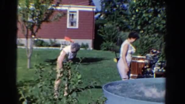 Women standing near pool — Stock Video