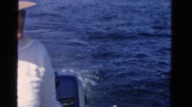 adam balıkçı teknesi