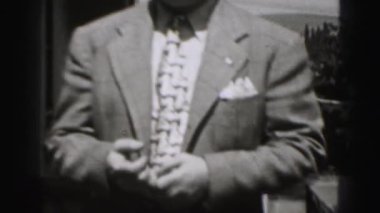 kameraya konuşan adam