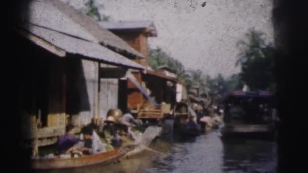 Водный рынок в Бангкоке — стоковое видео