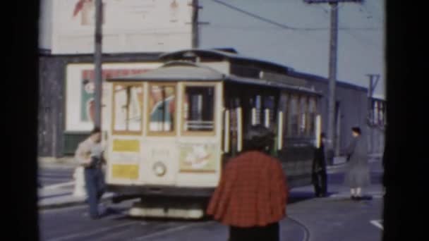 Insanlar tramvay ile gidiyor — Stok video