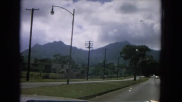 Paisagem de montanhas e casas — Vídeo de Stock