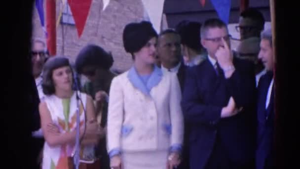 Politiker som står vid ceremoni — Stockvideo