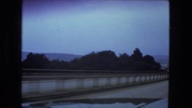 bir yolculuğa görülür