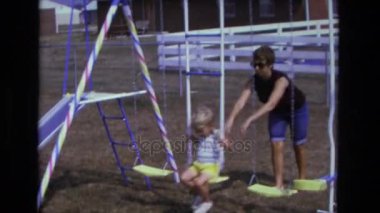 Anne sallanan Çocuk salıncaklar