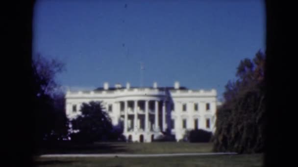 Front side of white house — Stock Video