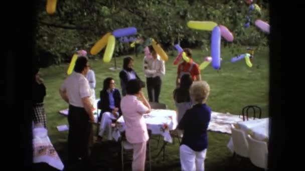 Piknik w ogrodzie — Wideo stockowe