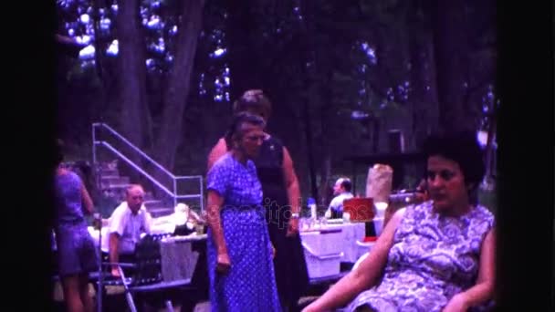 Eine Picknick-Szene im Freien — Stockvideo
