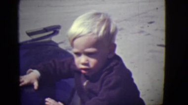 çocuk araba hood ayakta ihtişamıyla isabet