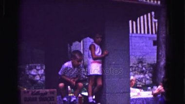 Çocuk piknik babamın omuzlarında sürme