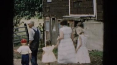 bir yolda bir grup önde gelen bir adam 