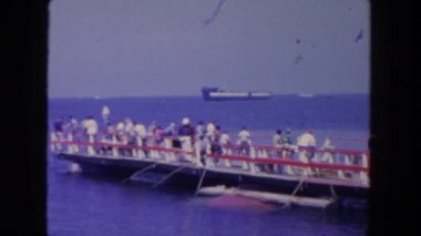  İnsanlar iskelede Balık tutma