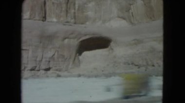 çöl ülkede yolda seyahat