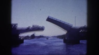 Görünüm açık Köprüsü ve tekne gözlemleyerek