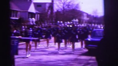 bir kış geçit görülüyor