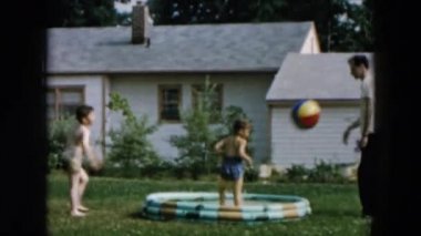 çocuklarla oynarken bir baba