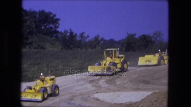 Buldozer země mover kolem tlačí špína — Stock video