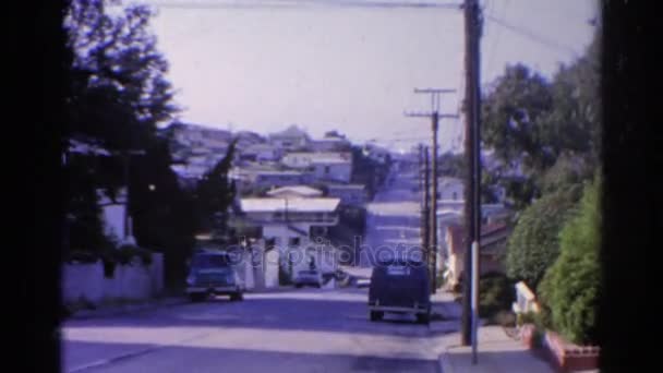 Ruas da cidade residencial montanhosa — Vídeo de Stock