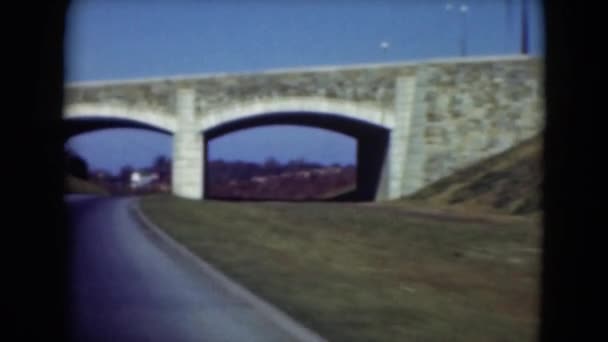 Observación de la vista del puente desde el coche en movimiento — Vídeos de Stock