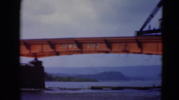 Observación de la vista del puente y el sitio de construcción — Vídeos de Stock