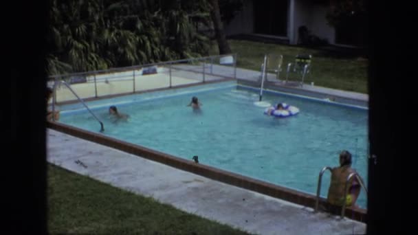 Hotellets badebassengområde – stockvideo
