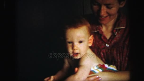 Baby boy playing with mother — Stock Video