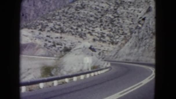 Yol kenarında tarafından Rocky Dağları — Stok video