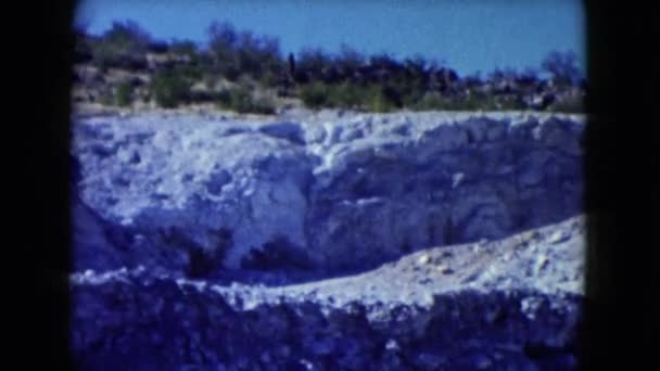 Ég a háttérben a sziklás talaj — Stock videók