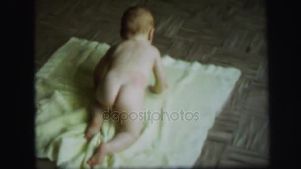 Söt liten bebis — Stockvideo