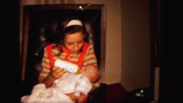 Mama i jej nowo narodzone dziecko po raz pierwszy — Wideo stockowe