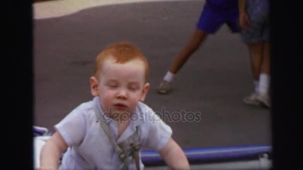 A többi gyerek a babakocsi Baby — Stock videók