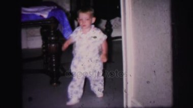 Bebek ilk adımlarını atıyor